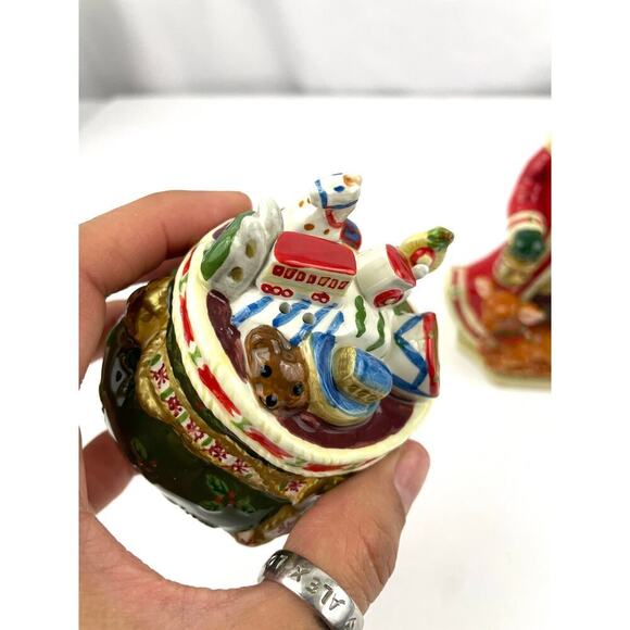 Studio Nova Woodland Holly Santa Claus Sack Salt & Pepper Set - Picture 9 of 15